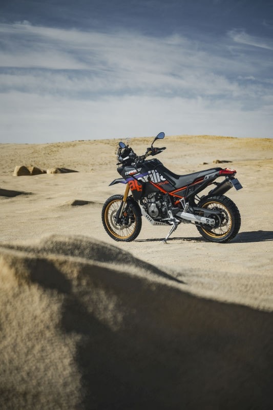 Aprilia Tuareg Rally 660: il ritorno di una leggenda, più cattiva e pronta al deserto +VIDEO+